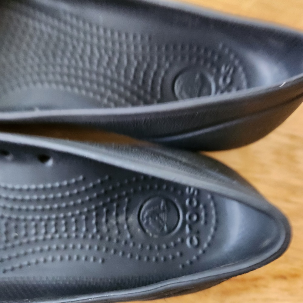 Crocs Ballet Flats Black with Gold Accents Comfortable Womens Shoes Size 8 - Picture 7 of 9